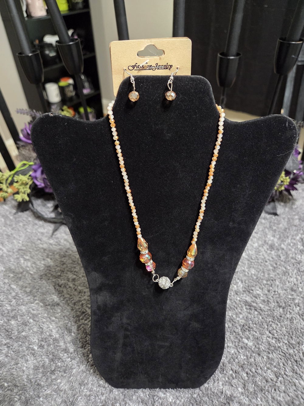 Fashion Jewelry Gold and Pink Beaded Necklace with Matching Earrings